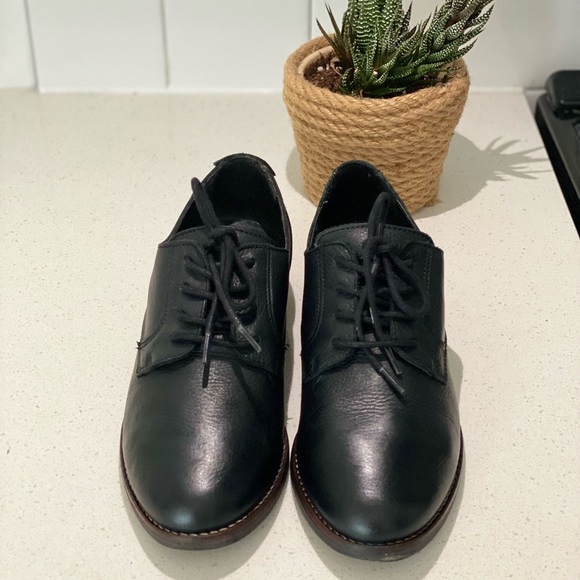 ALDO dress shoes - oxford style - Picture 3 of 8